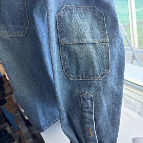 Vintage Denim Button-Up Shirt With Pockets & Distressed Details For Casual Wear - Picture 4 of 8